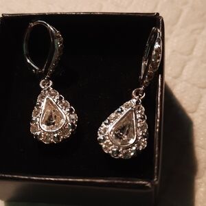Avon Illiana Leverback Earrings NWT